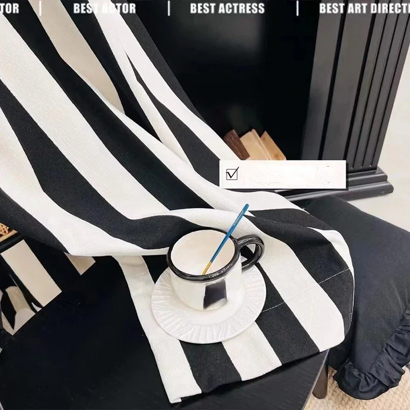 Vertical Striped Black and Whi - đánh giá và giá Home Fragrance French